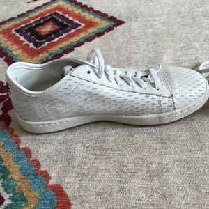 Women’s Nike White Leather Tennis Classic. White Gum Sole. Size 7.5.